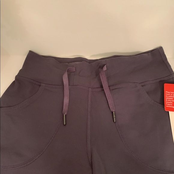 Lululemon Still Knee Length Shorts, Size 2, NWT - Picture 3 of 10